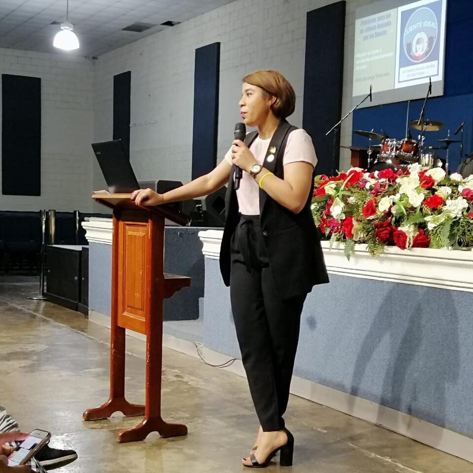 Katherine en conferencia.